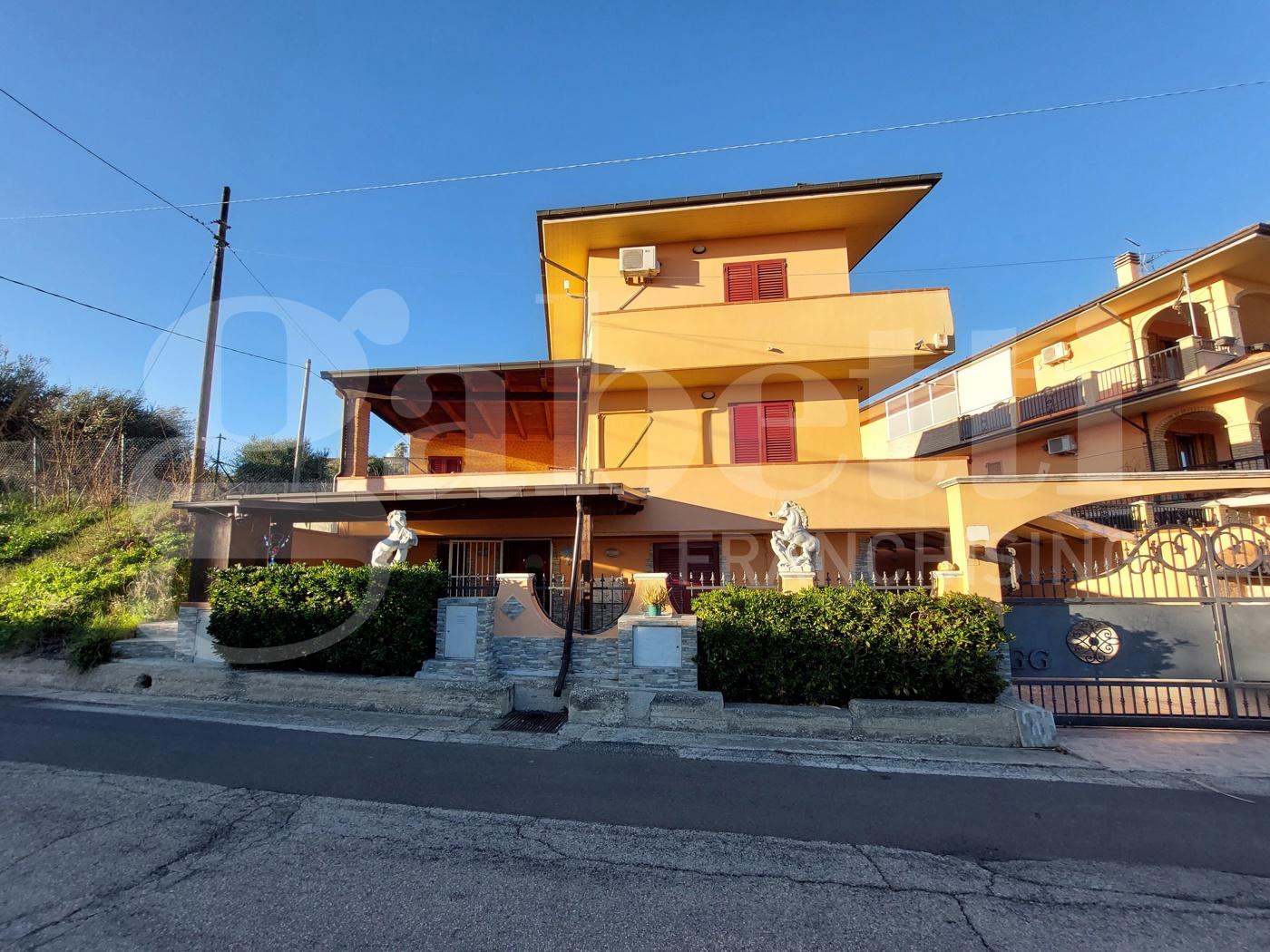 Casa indipendente in Via Coste del Monte  117, Mosciano Sant'Angelo
