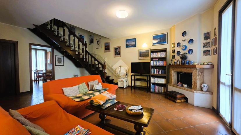 Villa a schiera in Via Chiesa San Silvestro 117, Curtatone — foto 2 di 5