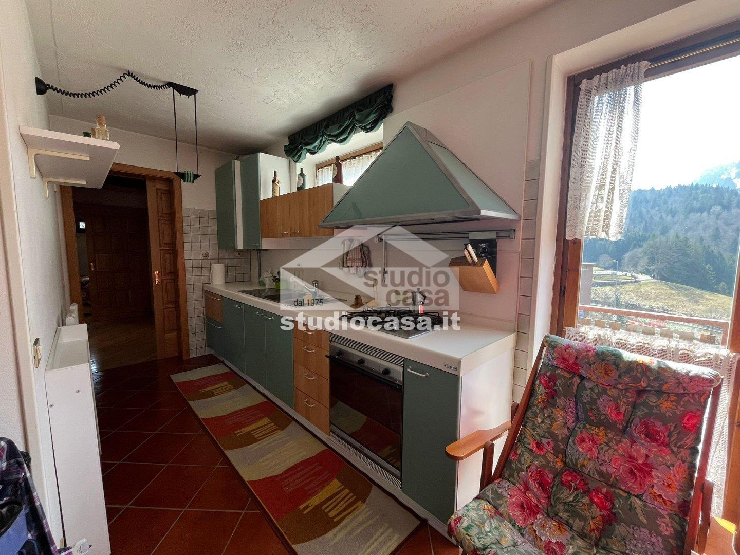 Trilocale in Via Tezza, Oltre il Colle