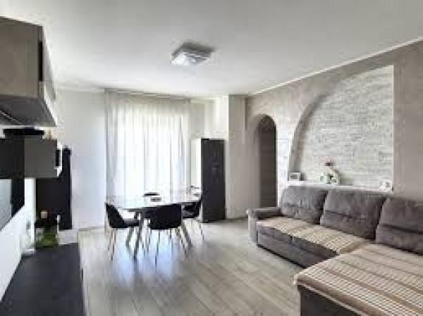 Trilocale in Viale Premuda, Milano
