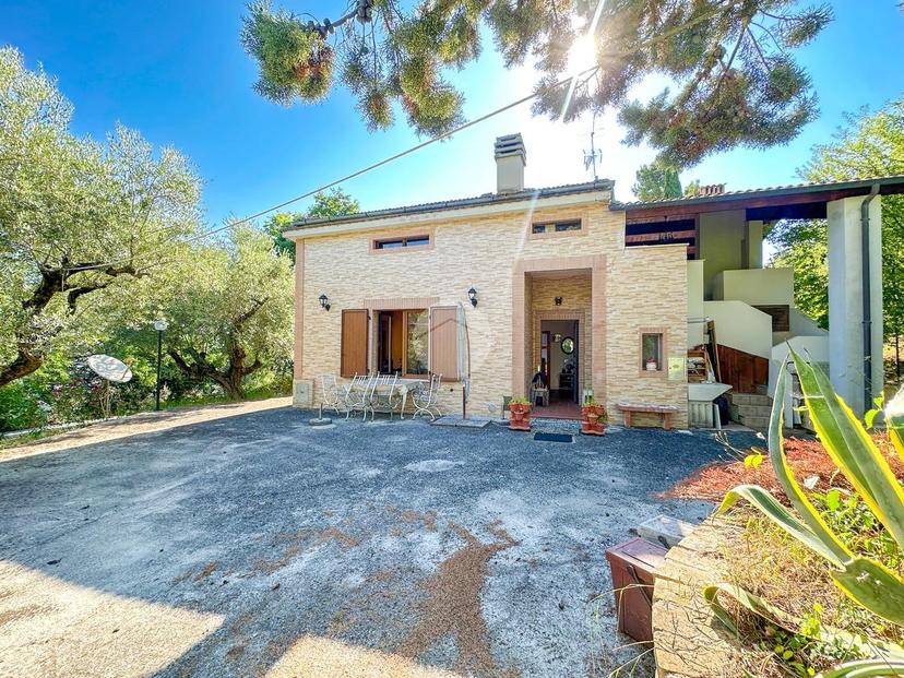Villa in Contrada De Contro 132, Teramo — foto 2 di 5