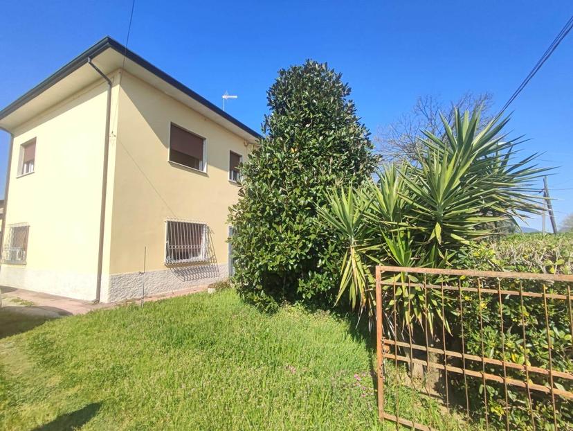 Villa bifamiliare, Viareggio