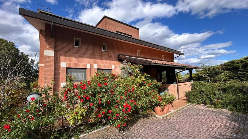 Villa in Via Carlo De Paulis 10, L'Aquila — foto 2 di 5