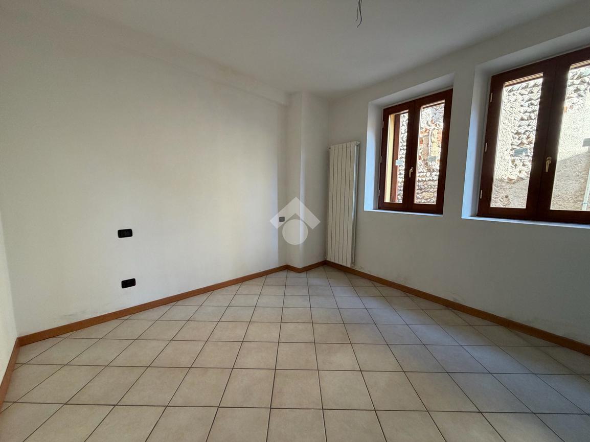Bilocale in Via a. Donadoni 5, Azzano San Paolo