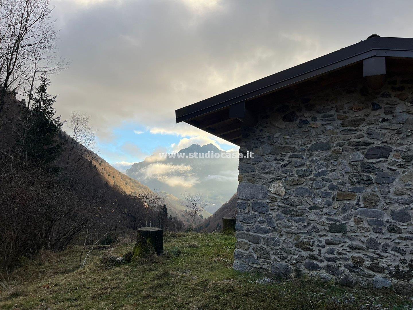 Rustico in Piani Bracca, Oltre il Colle