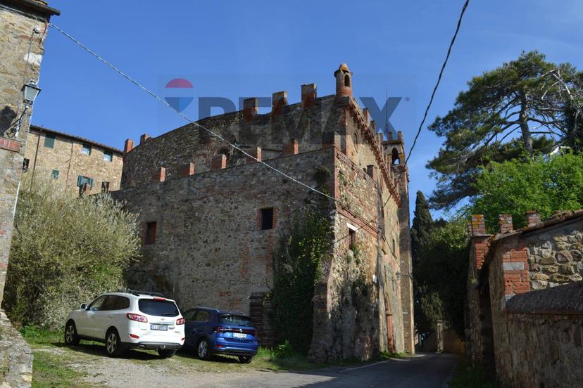 Castello in Via Capitan Goro Snc, Bucine — foto 3 di 5