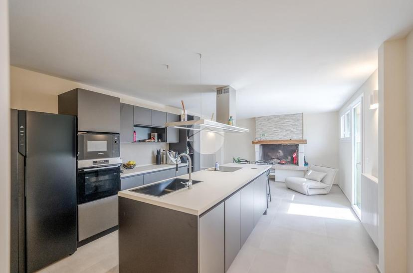 Villa in Via Lionello Fiumi 10, Cavaion Veronese — foto 3 di 5