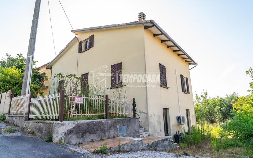 Casa indipendente in Via Don Luigi Sturzo, Terre Roveresche — foto 2 di 5