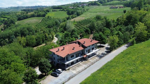 Villa plurifamiliare in Località Noè, Roddino