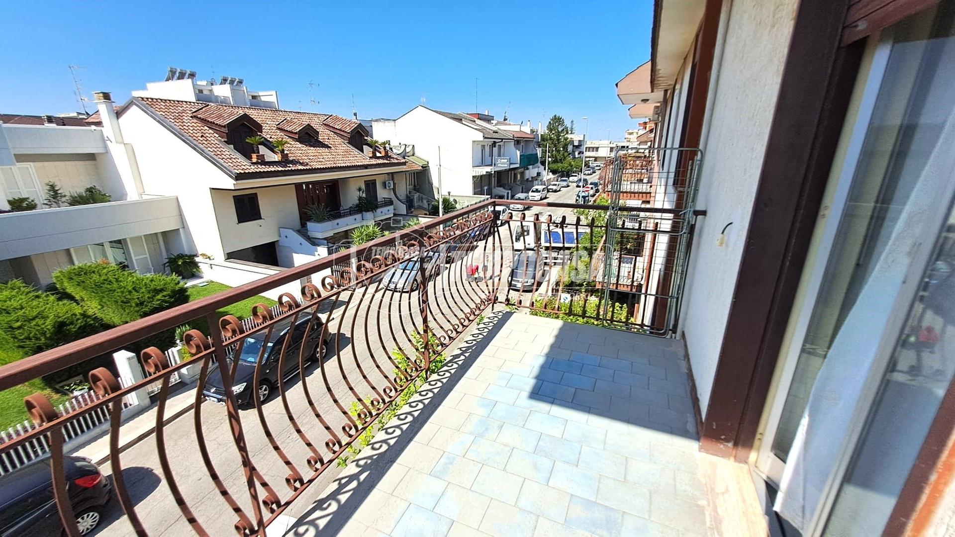 Quadrilocale in Via Bachelet 30/a, Adelfia