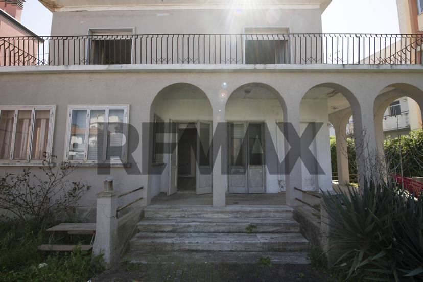 Casa indipendente in Viale Giosuè Carducci 128, Mondolfo