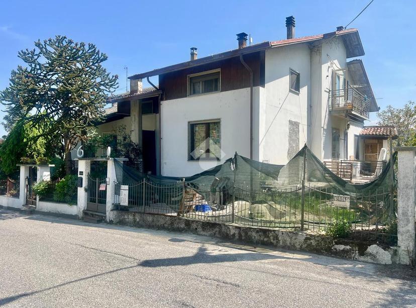 Villa a schiera in Frazione Crocetta 25, Montecalvo Versiggia — foto 2 di 5
