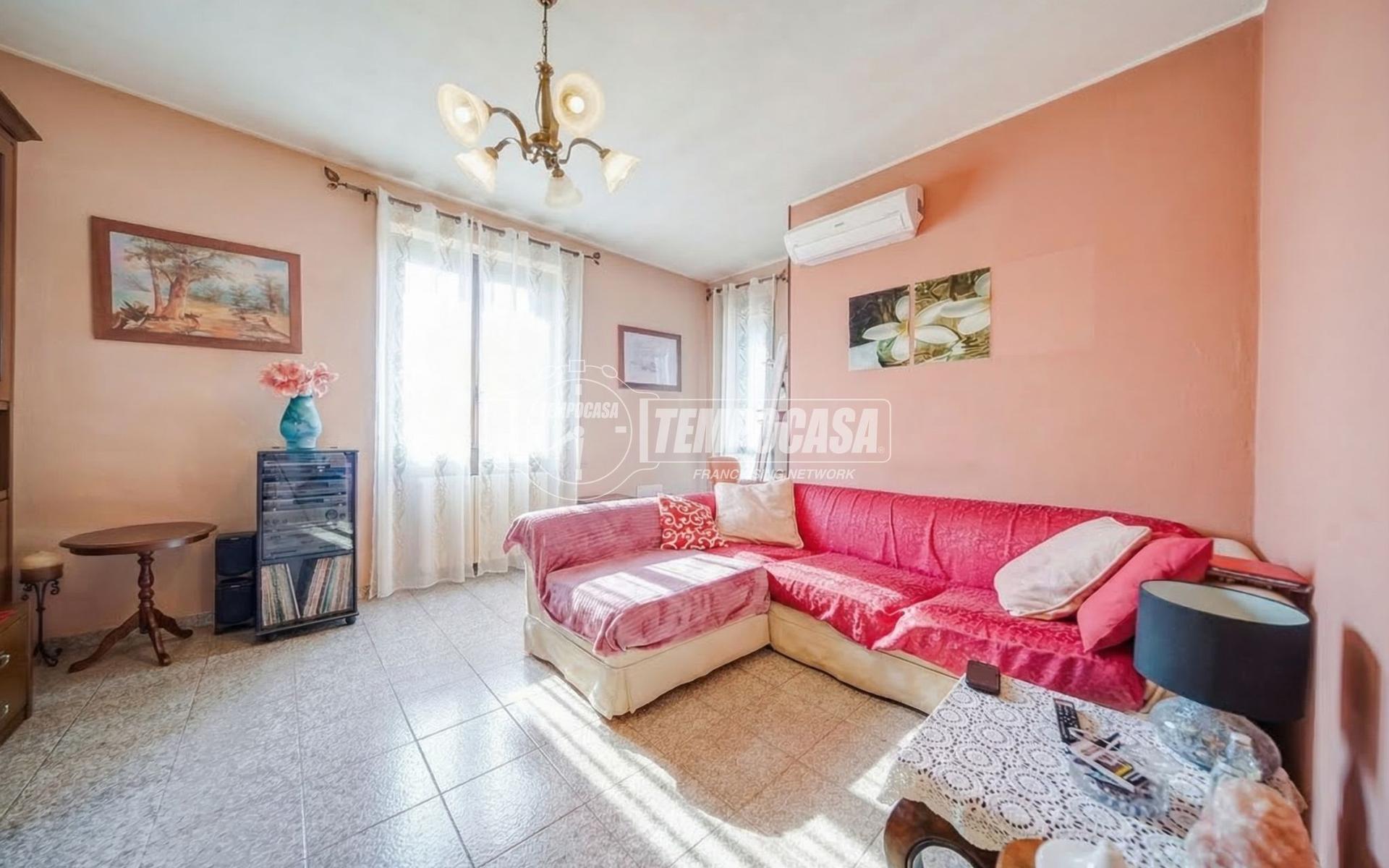 Trilocale in Via XXV Aprile 41, Oggiona con Santo Stefano
