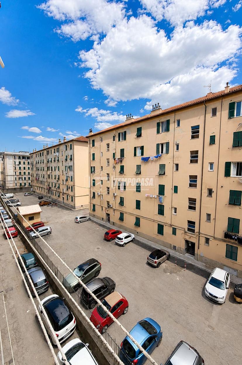 Trilocale in Via Walter Fillak 44, Genova