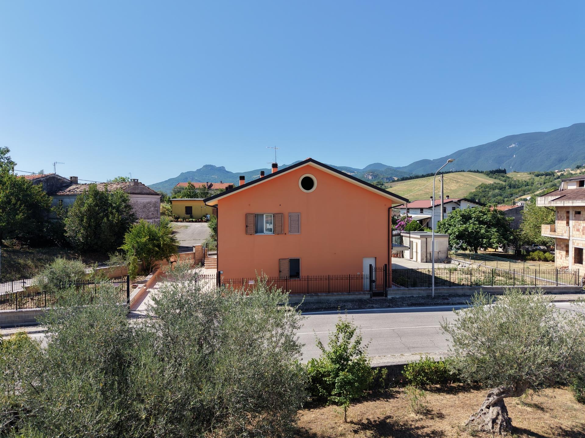 Casa indipendente in Contrada Bivio Cupoli 19, Farindola
