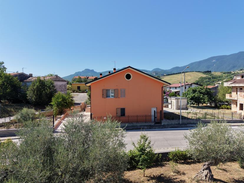 Casa indipendente in Contrada Bivio Cupoli 19, Farindola
