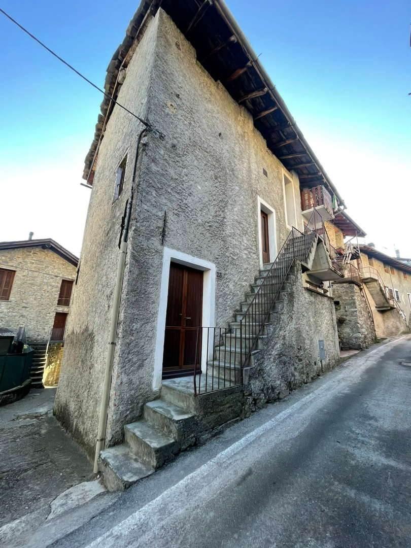 Casa indipendente in Frazione Cadelpicco, Civo