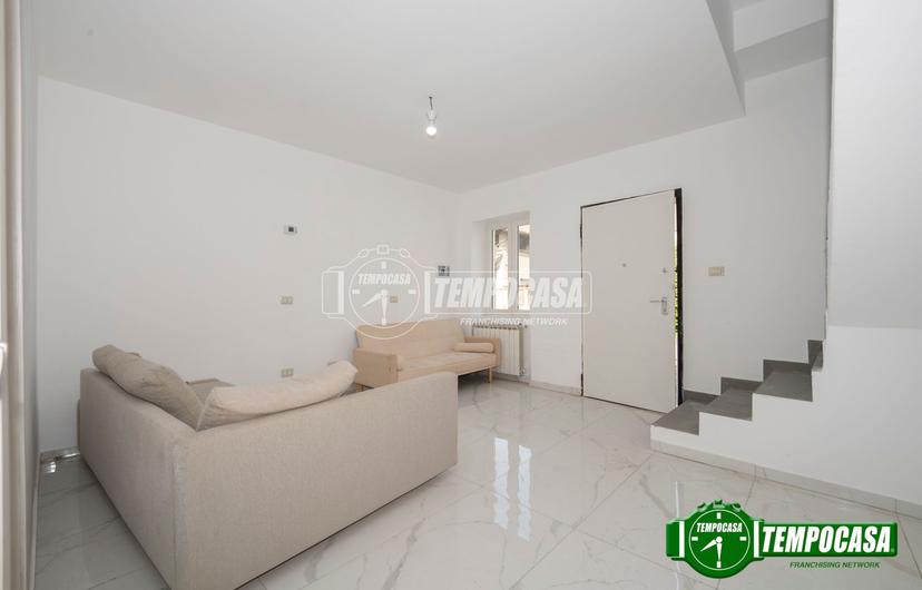 Trilocale in Via Roma, Rosate