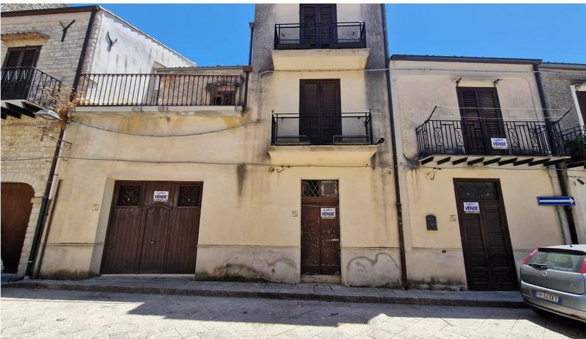 Casa indipendente in Via Roma, Giuliana