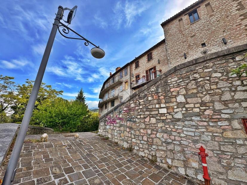 Casa indipendente in Via della Porta 5, Gualdo Tadino — foto 2 di 5