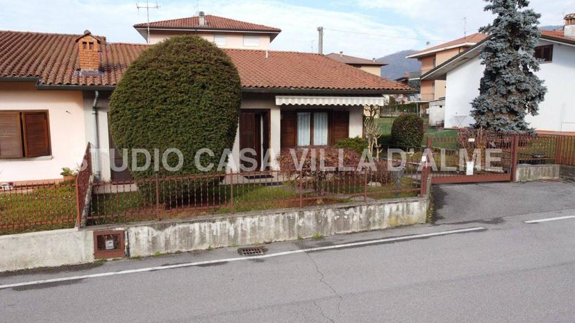 Villa in Via Monviso, Ponteranica — foto 3 di 5