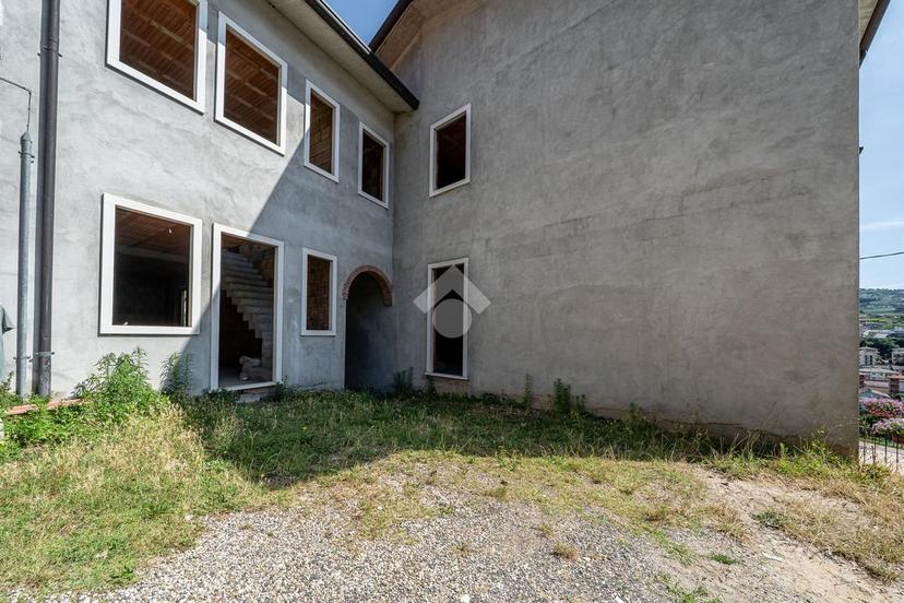 Casa indipendente in Via Salgaroli, San Giovanni Ilarione — foto 3 di 5