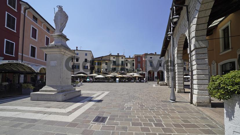 Trilocale in Via Sant'Angela Merici 18, Desenzano del Garda — foto 2 di 5
