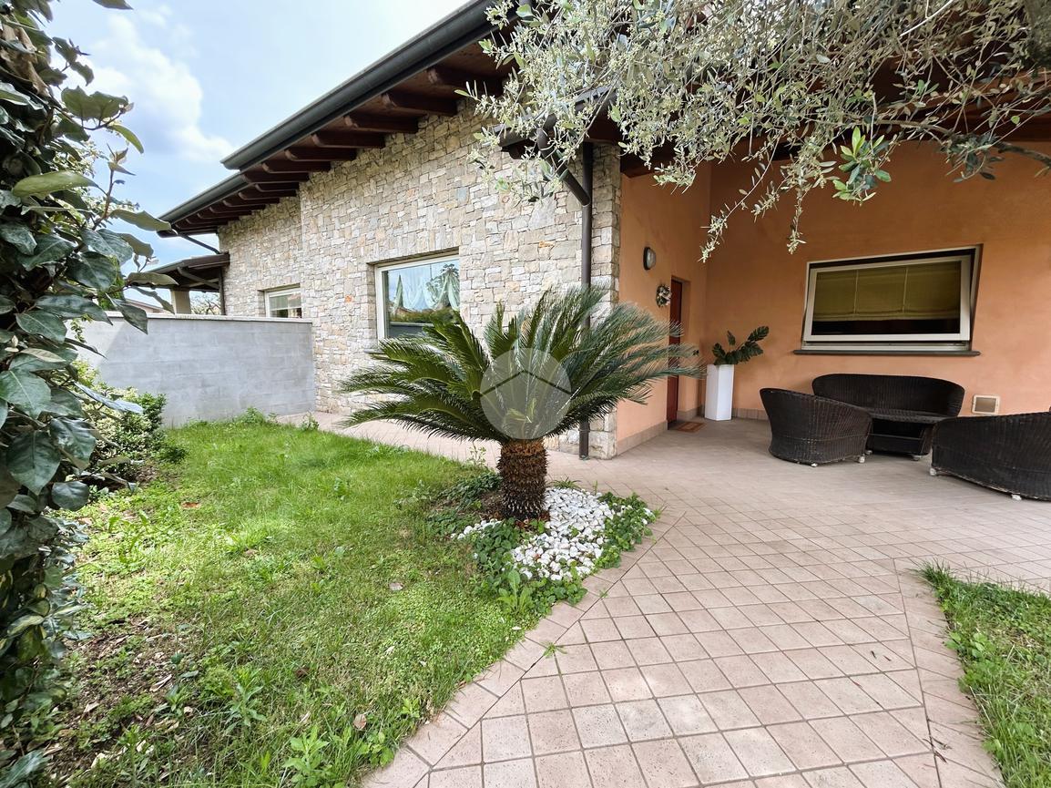 Villa in Via Reverberi 26, Rovato