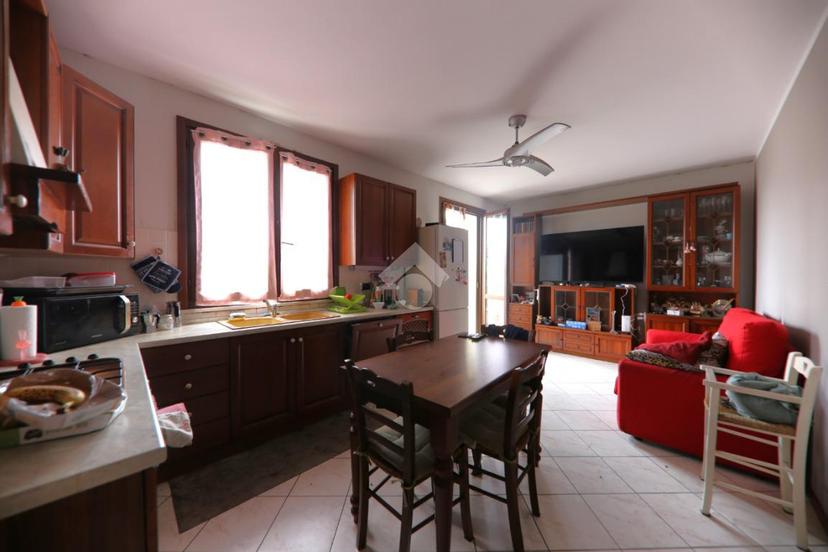 Trilocale in Via Unione Europea 22, Marmirolo — foto 4 di 5
