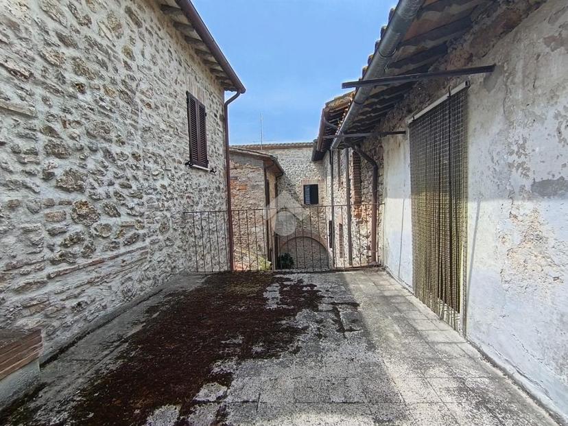 Casa indipendente in Frazione Colpetrazzo 1, Massa Martana — foto 3 di 5