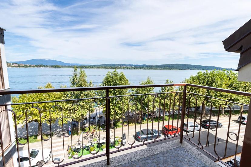 Quadrilocale, Arona