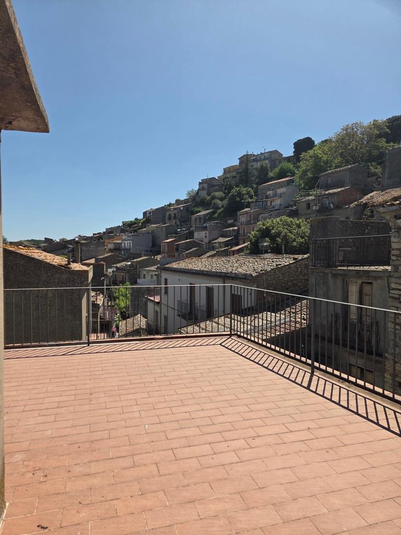 Casa indipendente in Via Vittorio Emanuele III 169 , Basicò — foto 4 di 5