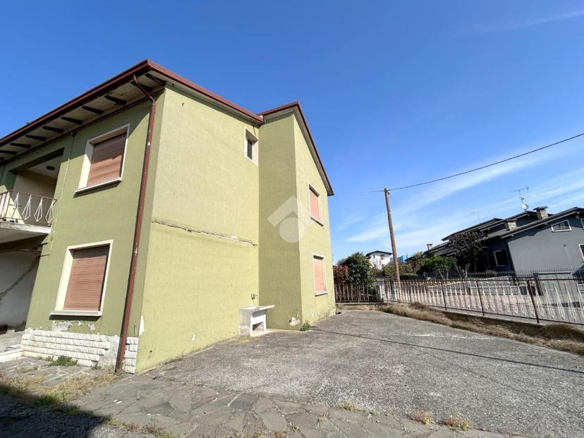 Villa in Via Umberto Treccani 9, Carpenedolo — foto 2 di 5