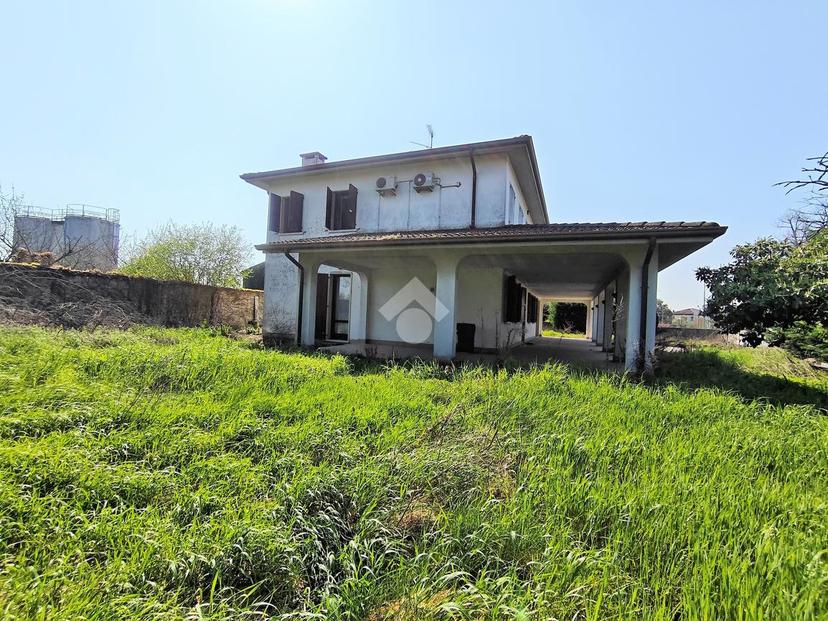 Villa in Strada Chiavica 6, Curtatone — foto 4 di 5