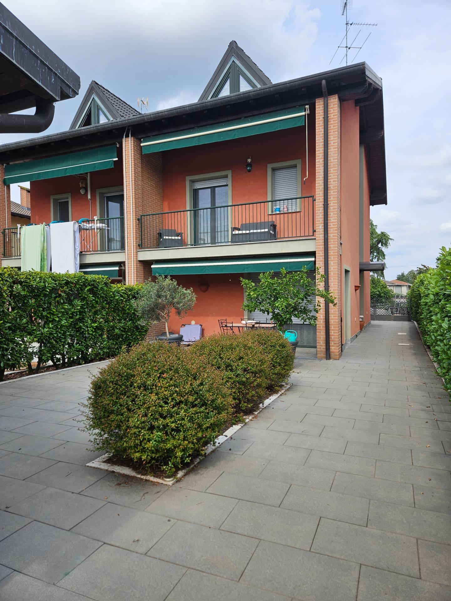 Villa in Via della Costituzione 275, Oleggio
