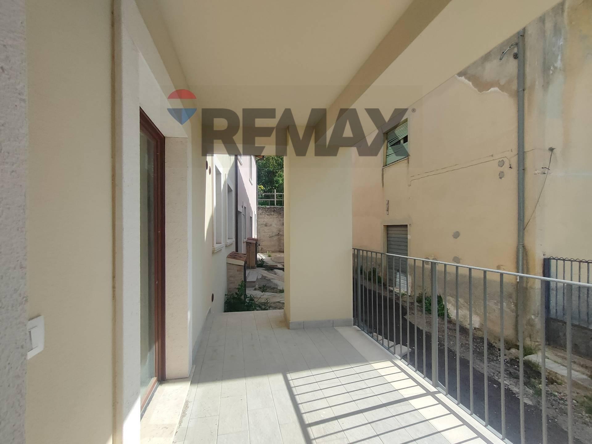 Casa indipendente in Viale Rimembranza 22, Fagnano Alto