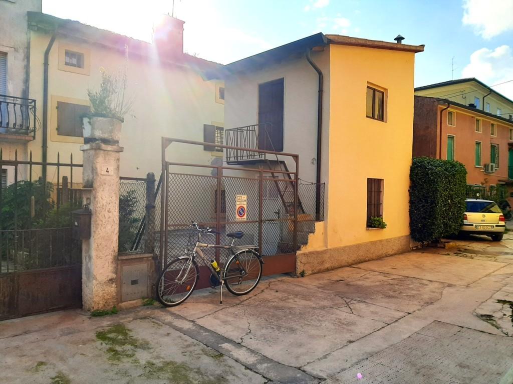 Villa a schiera, Valeggio sul Mincio