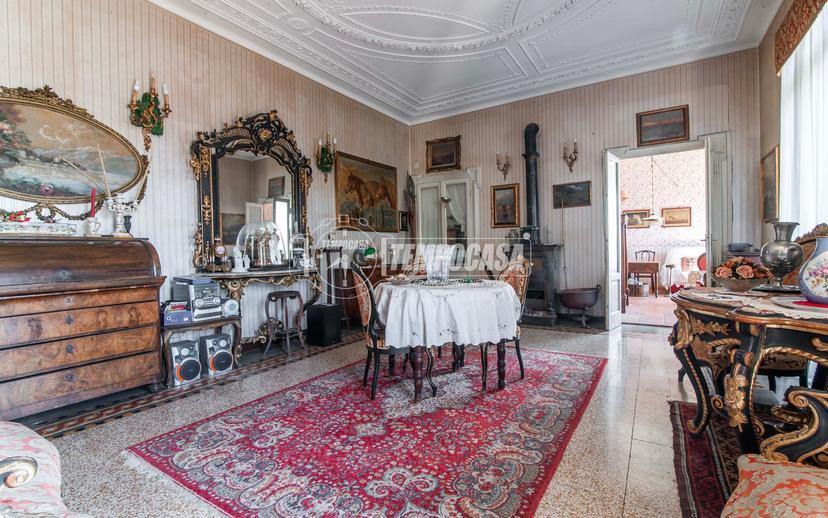Villa in Via Cardina 35, Como
