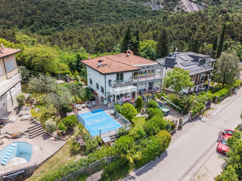Villa trifamiliare in Via delle Busatte 52, Nago-Torbole — foto 2 di 5