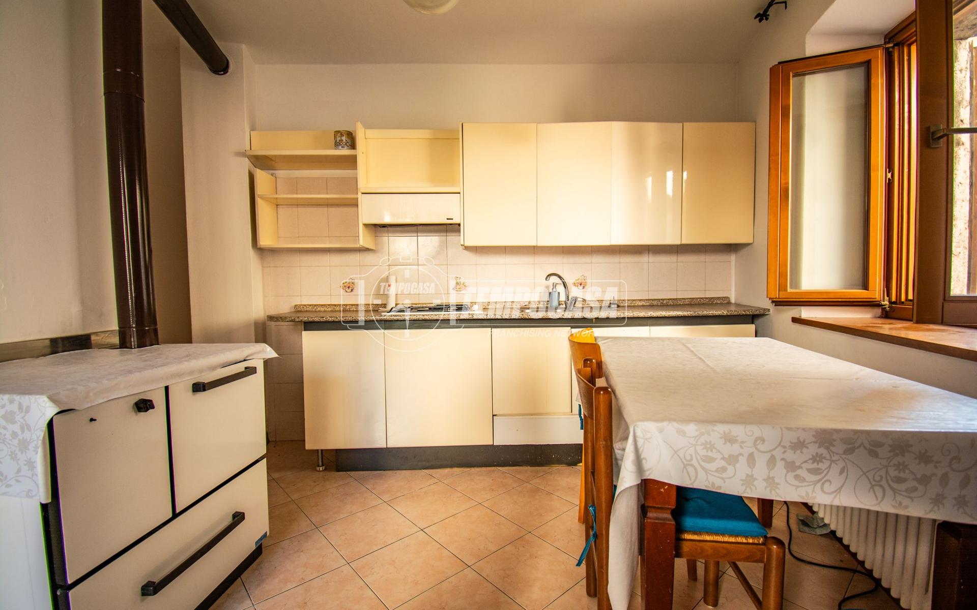 Bilocale in Via Borgo 17, Vallelaghi