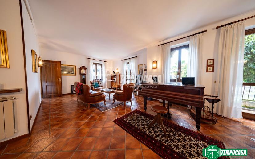Appartamento in Via Vincenzo De Vit 30, Stresa — foto 4 di 5