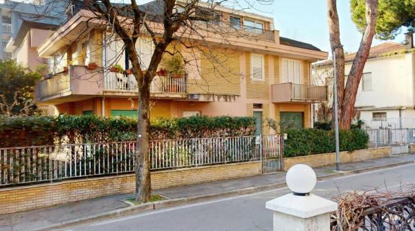 Villa bifamiliare in Viale Vincenzo Monti 43, Riccione — foto 5 di 5