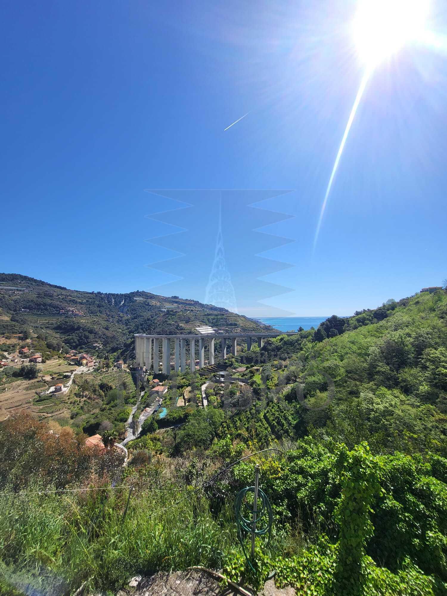 Casa indipendente in Via Felice Cascione, Ventimiglia