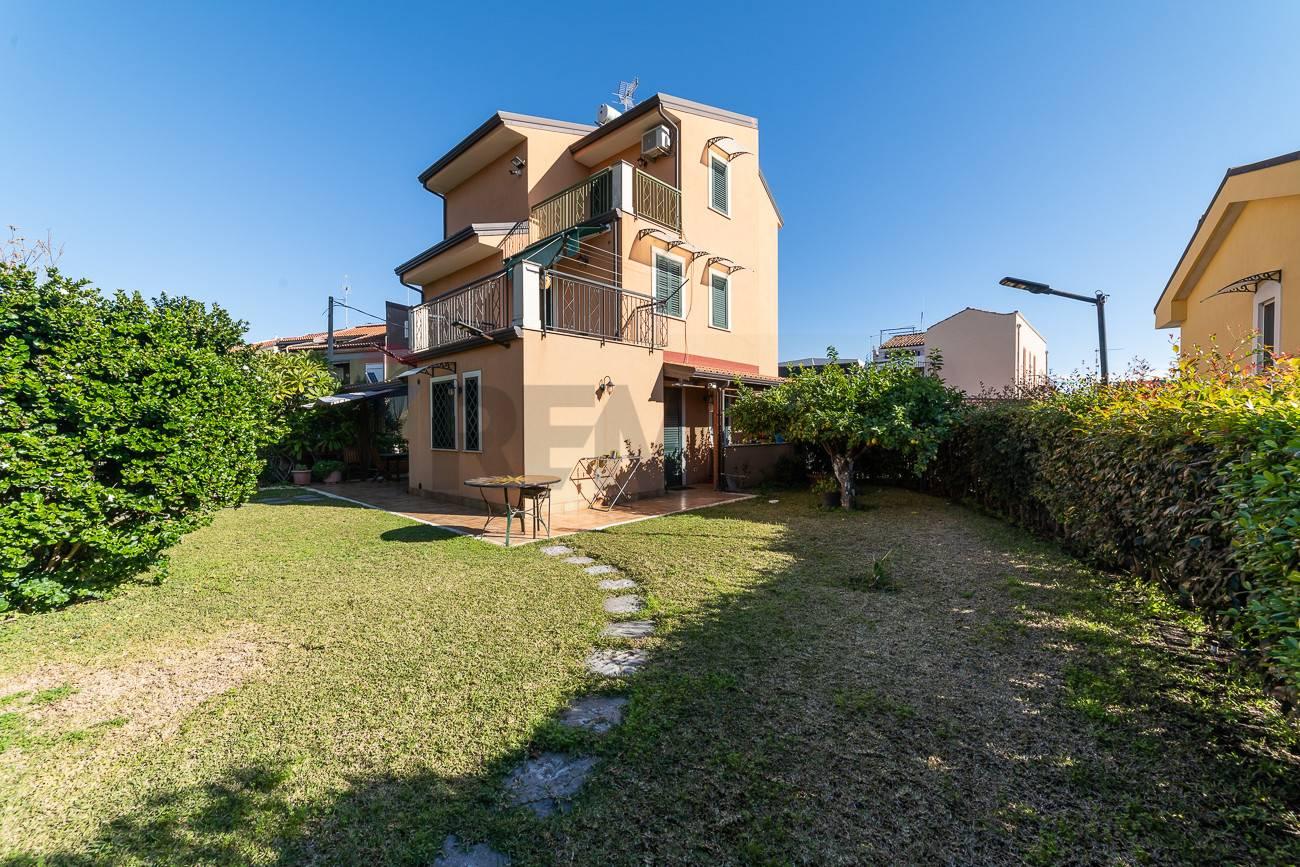 Villa in Via XXI Aprile 45, Aci Castello