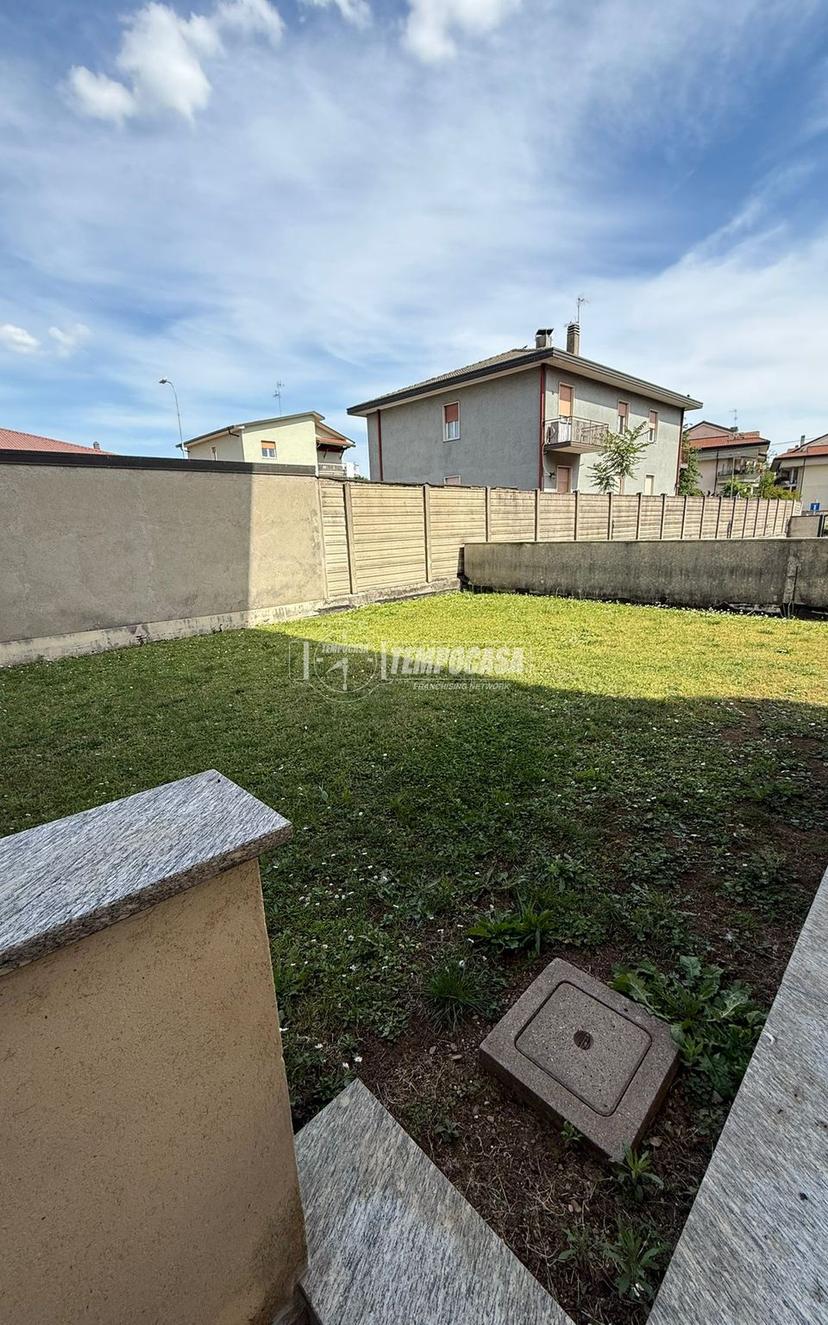 Trilocale in Via Lombardia 14, Olgiate Olona — foto 2 di 5