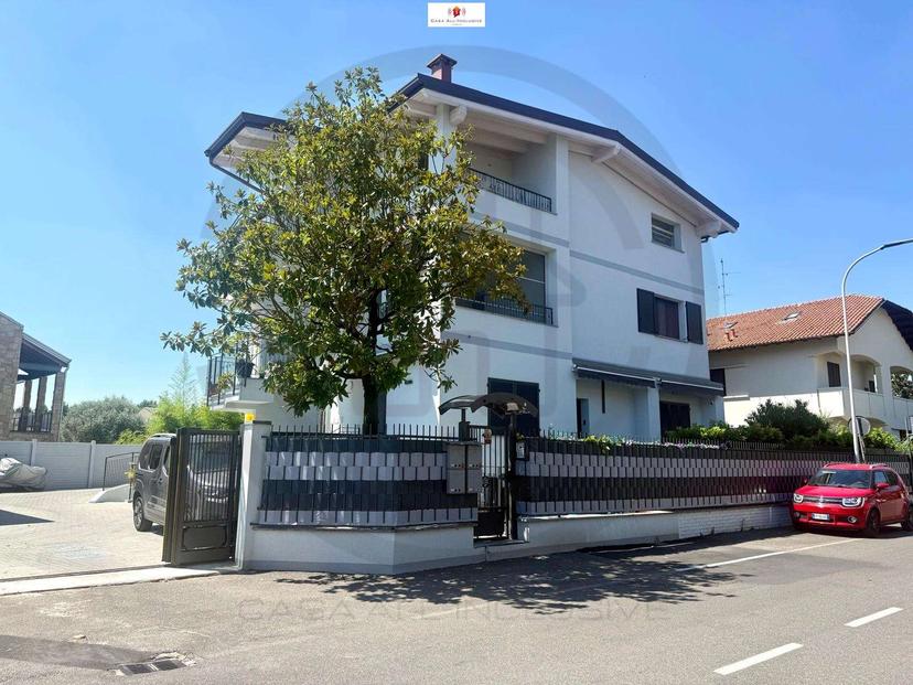 Quadrilocale in Toscanini, Seregno