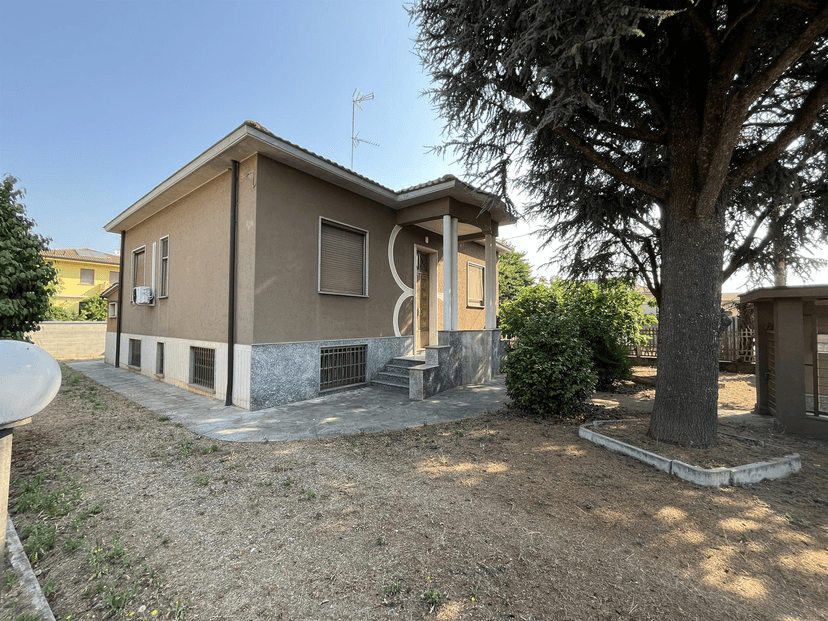 Villa unifamiliare in Via Gravellona, Vigevano