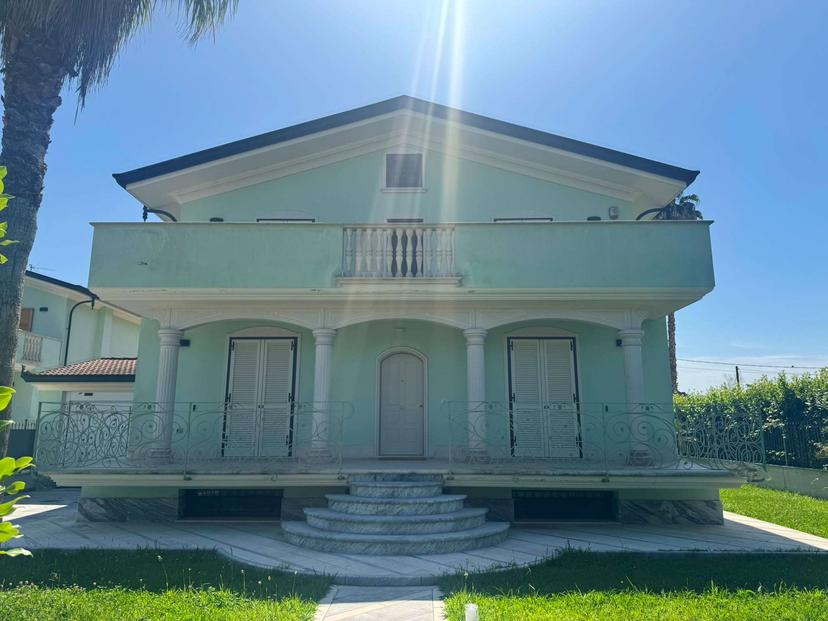 Villa unifamiliare in Via Romana, Montignoso — foto 2 di 5