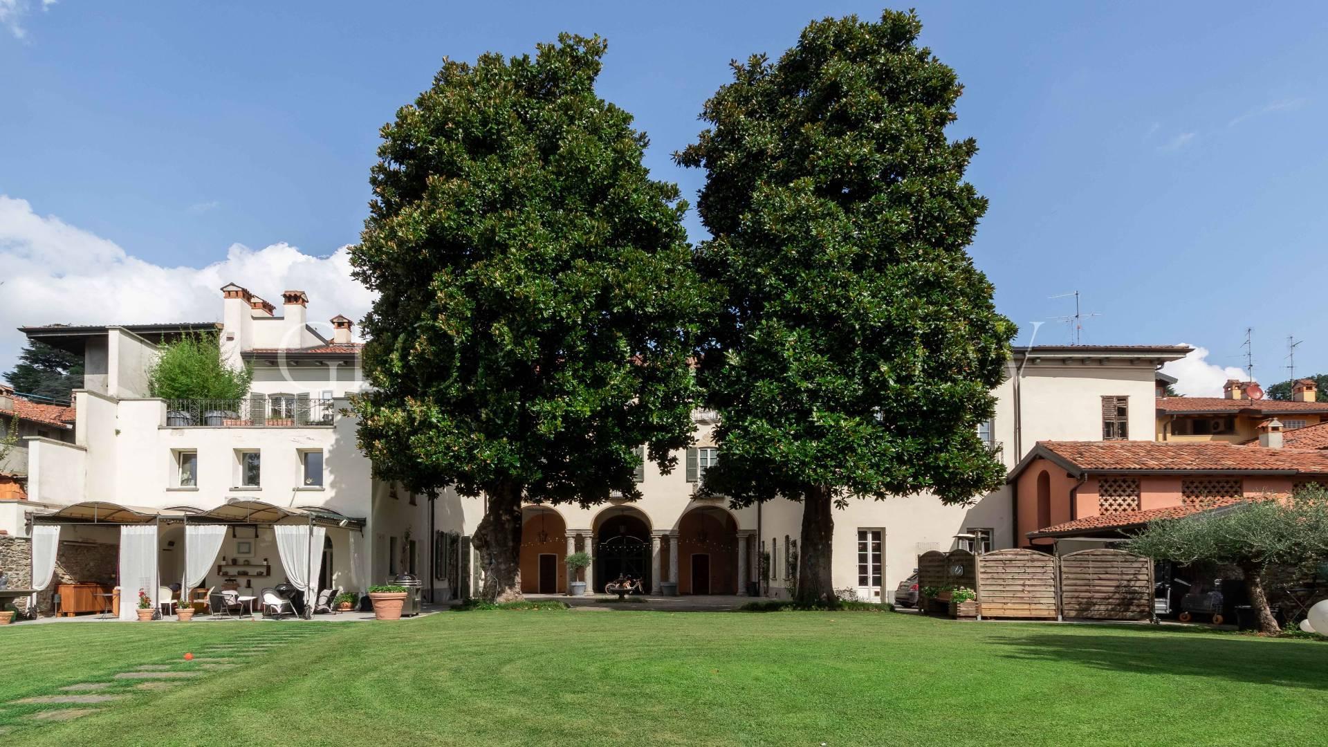 Villa in Via Primo Maggio 83, Oggiono