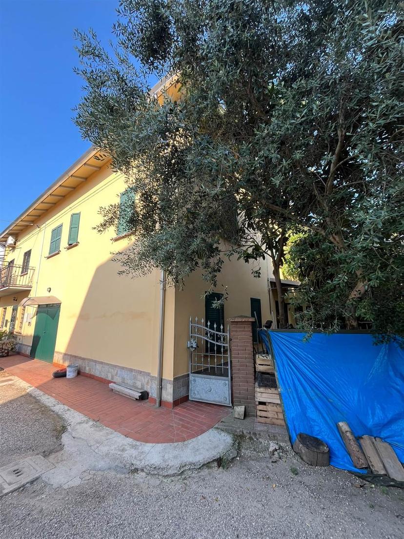 Casa indipendente, Rolo — foto 2 di 5